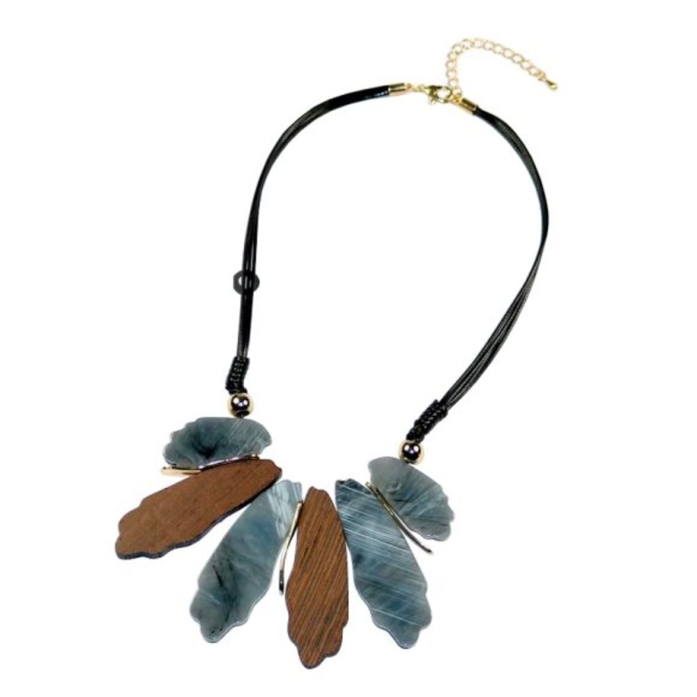 Grysblae Necklace